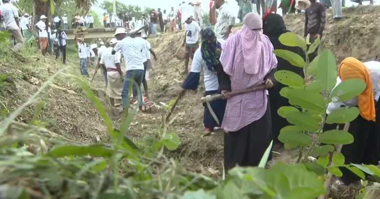 খাল খনন কার্যক্রম চলেছে কুমিল্লায়